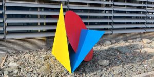 Skulptur mit Korrosionsschutzbeschichtung